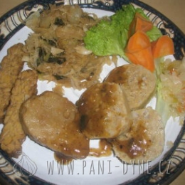 Daikon zelí a marinovaný domácí seitan
