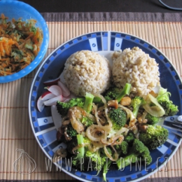 Tofu s brokolicí a sezamem